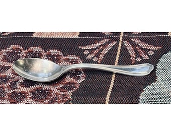 Cuillère à café en argent massif, modèle Hepplewhite de Reed & Barton, longueur 11,4 cm (4,5 pouces).