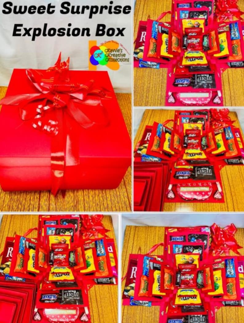 Op de afbeelding: Een rode verrassingsdoos met een grote rode strik. De doos is gevuld met diverse snoeprepen en traktaties. De tekst "Sweet Surprise Explosion Box" staat bovenaan de afbeelding.