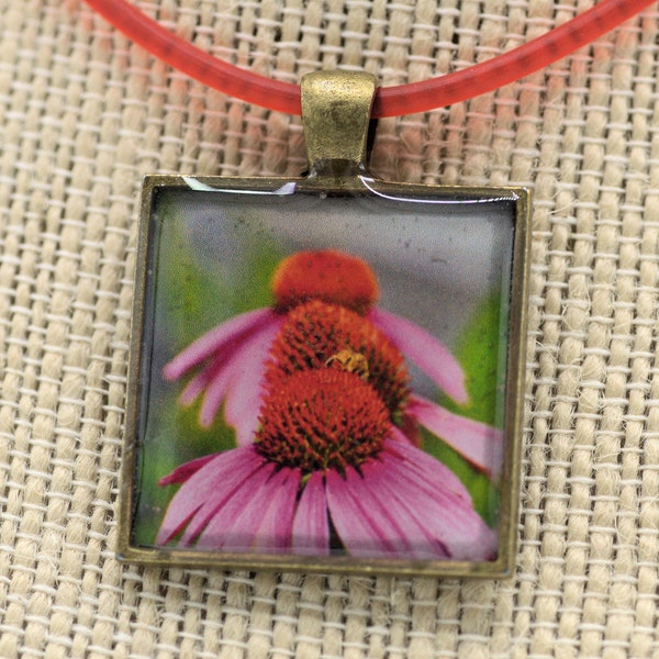 Photo Jewelry, Resin Pendant, Bee and  Daisies, Pink,Orange, Green, 1 inch, Square