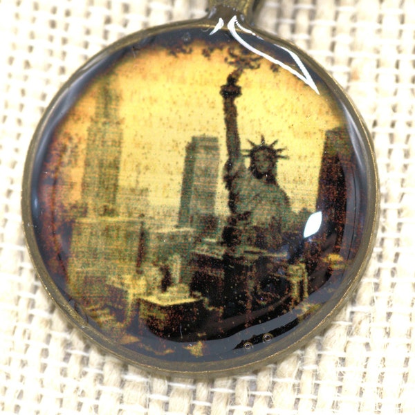 Resin Pendant, New York Skyline, Statue of Liberty, Yellow, Beige, Brown, Unisex, Round, 1 inch