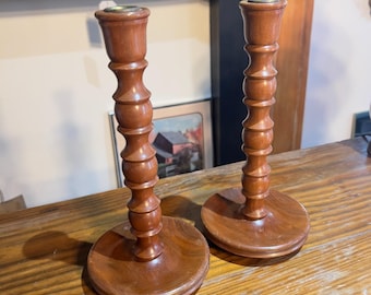 Coppia di candelabri vintage in legno tornito e intagliato a mano, stile metà secolo, 28 cm, stile coloniale