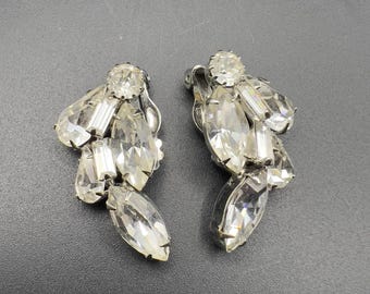 Pendientes de clip WEISS con diamantes de imitación transparentes, colgantes, talla marquesa baguette y pavé.