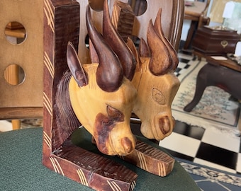 Vintage handgesneden houten boekensteunen dierlijke stier geit hoorns MCM set 2