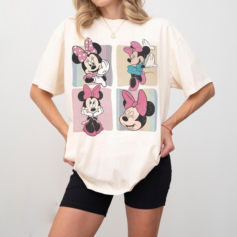 Op de afbeelding: Een set van drie keramische mokken met een gespikkelde, matte afwerking. De mokken zijn in tinten cr&egrave;me, lichtgrijs en donkergrijs. Elke mok heeft een eenvoudig, minimalistisch ontwerp, perfect voor koffie of thee.