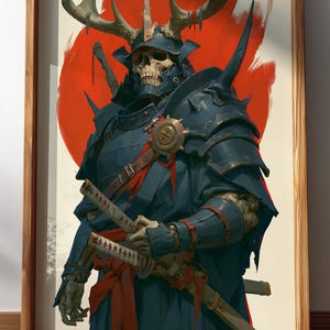 Op de afbeelding: Een ingelijste wandkunstprint met een skeletachtige krijger in een donkerblauw samoerai-harnas met een gehoornde helm. Het figuur houdt een katana vast tegen een crèmekleurige achtergrond met een grote, gedurfde rode cirkelvormige penseelstreek.