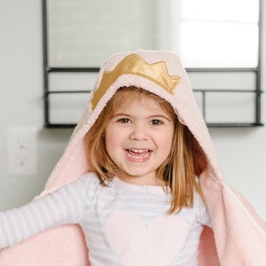 Princess Hooded Bath Towel, a simple girlhood classic for preschoolers image 1