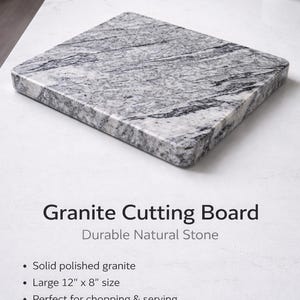 Puede incluir: Una tabla de cortar rectangular de granito pulido, gris y blanco con vetas oscuras. Mide 30,5 cm x 20,3 cm. El texto "Granite Cutting Board" se muestra debajo de la tabla.