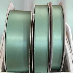 Ruban de satin vert printemps, oreilles d'agneau, satin luxueux double face vert pour mariages, invitations, écharpes, par mètre