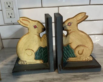 Fermalibri in legno dipinto a mano vintage a forma di coniglio primitivo, per Pasqua, primavera, asilo nido