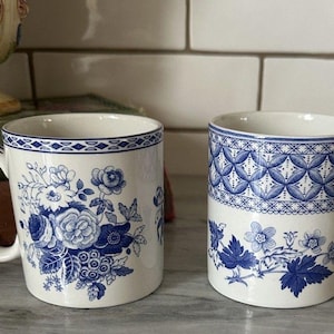 Two (2) The Spode Blue Room Collection Mugs Cups Rose Geranium Coffee Tea Cocoa