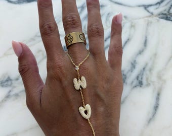 Handketting met diamanten initialen