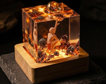 Gift for LOTR Fan, Gollum Resin Lamp, Personalized Ring Night Light, Lord of the Rings Decor, Fantasy Collector Gift, Hobbit Lover