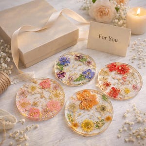 Posavasos artesanal de flores secas, posavasos botánico de resina, posavasos de flores naturales, regalo inspirado en la naturaleza, pequeño posavasos floral.