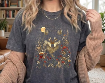 Comfort Colors Wolf Shirt, Vintage Wildflower Moon Tee, Floral Wolf T-Shirt, Aesthetic Nature Lover Gift, Cottagecore Wolf Graphic Shirt