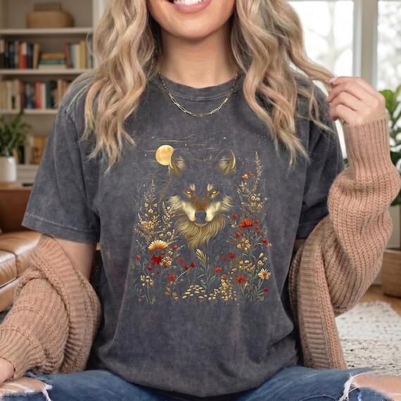 Comfort Colors Wolf Shirt, Vintage Wildflower Moon Tee, Floral Wolf T-Shirt, Aesthetic Nature Lover Gift, Cottagecore Wolf Graphic Shirt
