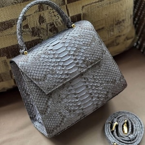 Stoffige blauwe tas met python handvat | Echt leer, unieke schaal, handgemaakte Bali-portemonnee