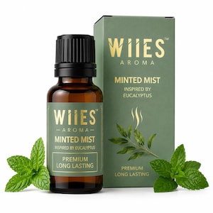 Può includere: Un flacone in vetro marrone di olio essenziale WIIES AROMA Minted Mist con tappo nero, accanto alla scatola di cartone verde abbinata. Entrambi riportano il testo dorato WIIES AROMA, Minted Mist, Inspired by Eucalyptus e Premium Long Lasting.