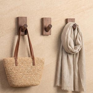 Moderne Schwarz Walnuss Holz Wandhaken | Minimalistische Holzgarderobe | Eingangsbereich Taschen- & Hutbügel | Skandinavisches Dekor Handtuchhaken (1er Pack)
