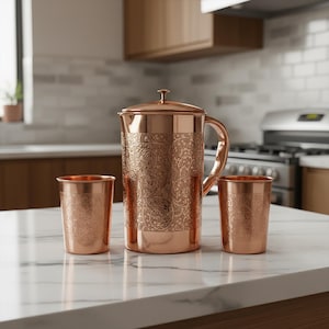 Ren kopparkanna med glas Handgraverad kopparkanna 1 l och 2 dricksglas 250 ml styck Ayurvedisk återfuktning Kopparpresentset för dricksvatten bild 9
