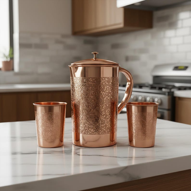 Ren kopparkanna med glas Handgraverad kopparkanna 1 l och 2 dricksglas 250 ml styck Ayurvedisk återfuktning Kopparpresentset för dricksvatten bild 9