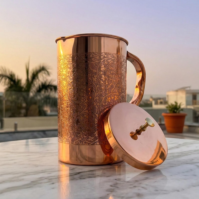 Ren kopparkanna med glas Handgraverad kopparkanna 1 l och 2 dricksglas 250 ml styck Ayurvedisk återfuktning Kopparpresentset för dricksvatten Only Jug