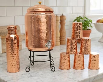 Ayurvedisk vattendispenser i 100 % ren hamrad koppar med flaska och glas, handgjord läckagesäker kopparflaska - glasset för hem och kök
