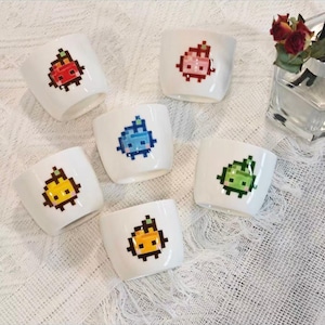 Puede incluir: Un letrero de madera rústica con la frase "Welcome to our home" en letras blancas. El letrero presenta un acabado envejecido, ideal para la decoración de la entrada.