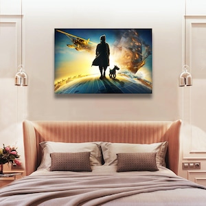 Puede incluir: Impresi&oacute;n en lienzo que representa a una persona y un perro sobre un globo terr&aacute;queo, con un biplano y un barco al fondo. La obra de arte utiliza una paleta de colores c&aacute;lidos, con un sol amarillo brillante y un globo azul y dorado.