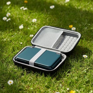 Peut inclure: Panneau en bois rustique avec l'inscription "Welcome" en lettres blanches. Le panneau présente une finition vieillie et un design simple et accueillant, parfait pour un porche ou une entrée.