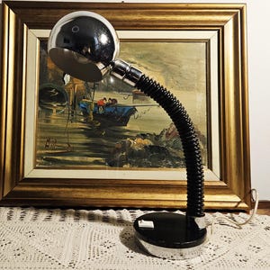 Vintage 1970s table lamp in silver chrome metal and flexible stem