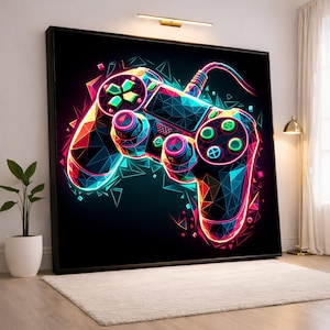 Könnte beinhalten: Ein gerahmtes Kunstwerk mit einem farbenfrohen Videospiel-Controller in einem geometrischen Design. Der Controller verwendet Neonfarben in Rot, Blau, Grün und Gelb vor einem schwarzen Hintergrund. Das Kunstwerk wird in einem Wohnzimmer gezeigt.
