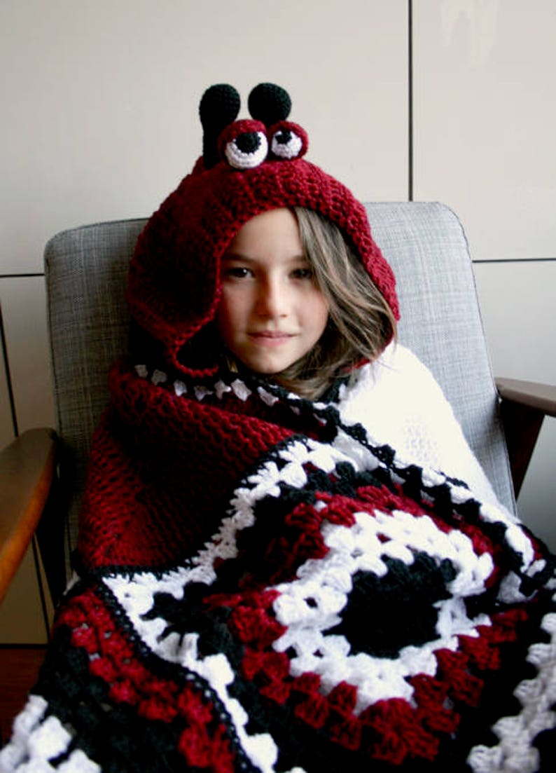 Crochet blanket, Ladybug hooded blanket Crochet pattern, granny square and amigurumi blanket crochet pattern 267 INSTANT DOWNLOAD image 2