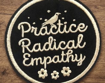 Radical Empathy Patch, Menschrechtlerin Patch, Feministischer Widerstand Gesticktes Aufnäher zum Aufbügeln für Jacke, Hut, Rucksack, Kleidung