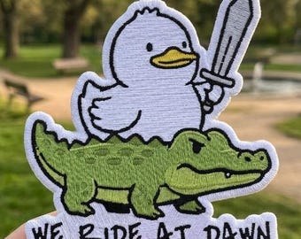 Wir fahren im Morgengrauen Patch, lustige lustige Ente niedlichen mittelalterlichen Tier schrulligen Meme Patch, gestickte Aufnäher Applikation für Kleidung Hut Rucksäcke Jeans