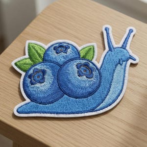 Blåbärssnigellapp, söt kawaii natur broderad lapp, fruktdjur stryk- och sy-på kardborrelappar för jeansjacka ryggsäck kläder