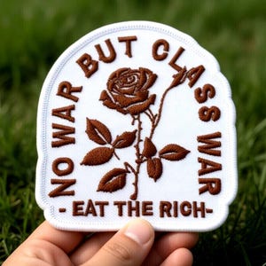 Naszywka „Bez wojny”, „Zjedz bogatych”, „Socjalizm demokratyczny”, „Lewicowy marksizm”, „Przeciw kapitalizmowi” – haftowana aplikacja do przyszycia na ubrania i czapki