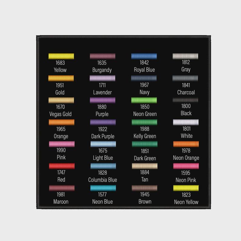 Puede incluir: Un gr&aacute;fico negro muestra muestras de color con nombres y n&uacute;meros correspondientes. Los colores incluyen amarillo, borgo&ntilde;a, azul real, gris, oro, lavanda, azul marino, carb&oacute;n, oro Vegas, morado, verde ne&oacute;n, negro, naranja, morado oscuro, verde Kelly, blanco, rosa, azul claro, verde oscuro, naranja ne&oacute;n, rojo, azul Columbia, marr&oacute;n, rosa ne&oacute;n, granate, azul ne&oacute;n, marr&oacute;n y amarillo ne&oacute;n.
