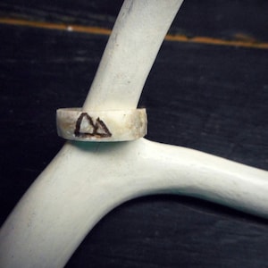 Mountain Pass. Double Mountain Scene. Genuine Deer Antler Ring. Handmade Carved Bone. Rustic Wedding Ring. Nature Lover Ring. Made to Order