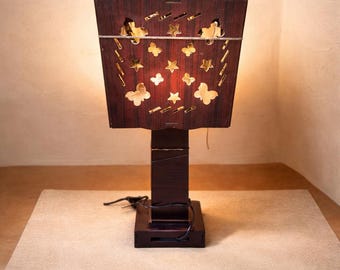Lámpara de mesa de madera, lámpara decorativa calada, luz nocturna de estilo vintage, lámpara de decoración para el hogar, lámpara de regalo única, iluminación de mesita de noche