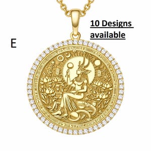 Puede incluir: Un letrero de madera rústica con el texto "Welcome to our home" en letras blancas. El letrero presenta un acabado envejecido y un diseño simple y acogedor, perfecto para la decoración de la entrada.