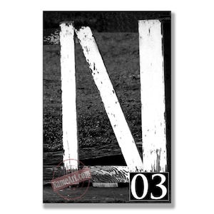 Imagens do alfabeto de arte com letras. Fotos de cartas para presentes com placas de nome personalizadas DIY. Envio em 24 horas. Soletre o nome nas fotos. P&B. N