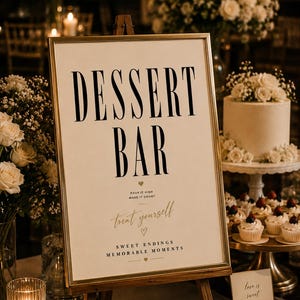 Pode incluir: Uma placa em um cavalete de madeira com as palavras "DESSERT BAR" em texto preto. Abaixo, a placa diz "treat yourself" e "sweet endings, memorable moments" em escrita dourada. A cena inclui um bolo, cupcakes e velas.