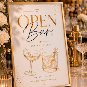 Op de afbeelding: Goudkleurig omlijst bord met de woorden "OPEN Bar" in gouden letters. Daaronder illustraties van cocktails en de zinnen "Cheers to Love" en "Drink, Dance & make memories". Het bord staat op een marmeren oppervlak.