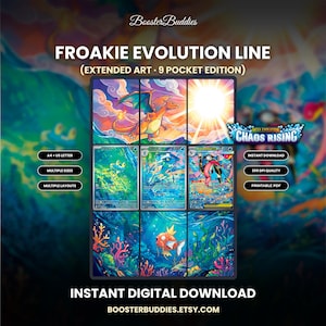 Peut inclure: Une impression numérique intitulée FROAKIE EVOLUTION LINE (EXTENDED ART 9 POCKET EDITION) par BoosterBuddies. Elle présente neuf cartes à collectionner illustrées représentant diverses créatures, dont Charizard et Froakie, avec des textes comme CHAOS RISING.