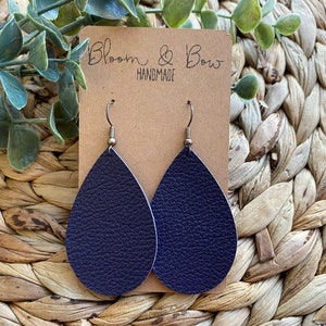 Leder Ohrringe, Mitternacht Lila Farbe, Leder Teardrop Ohrringe, Leder Blatt Ohrringe, Echtes Leder Accessoires
