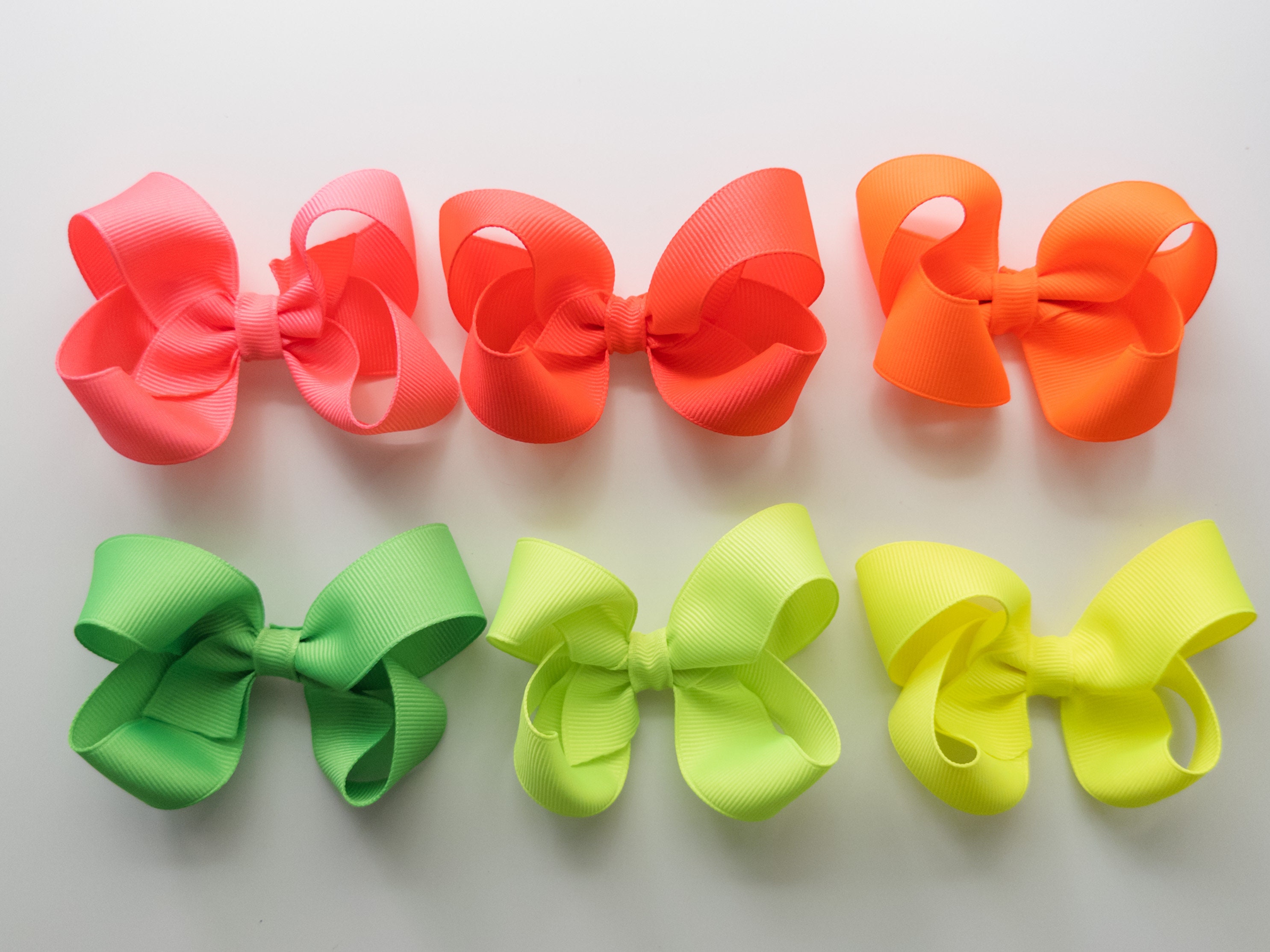 Riesige Neonpinke Haarschleife Für Damen – Party-Accessoire Für 80er Jahre & Bad Taste Mottopartys