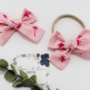Rosa Palme Hand gebunden Stoff Haarschleife Stirnband oder Scrunchie - Mama und ich - Nylon Stirnband - Zöpfe - Neugeborene Baby Kleinkind Mädchen