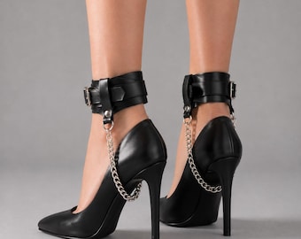 Arnés de tobillo de piel sintética negra, accesorio de cadena para zapatos, brazalete gótico punk