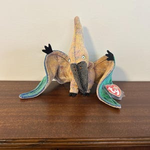 Pterodactyl Mütze Baby Swoop bei VelmasVintageToys