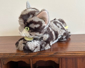 Peluche gato gris atigrado Miyoni de 10" en VelmasVintageToys